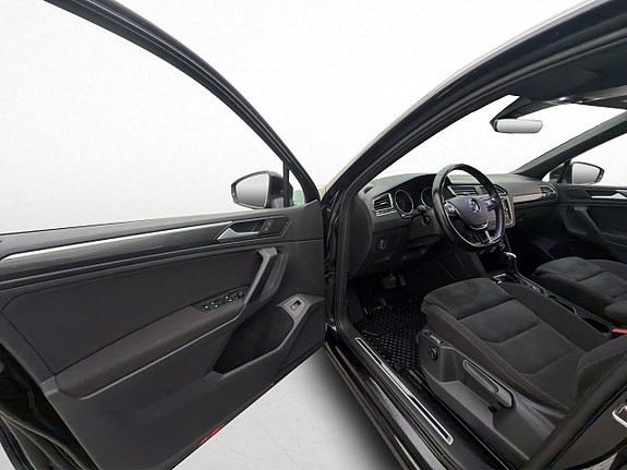 Volkswagen Tiguan 11 of 30