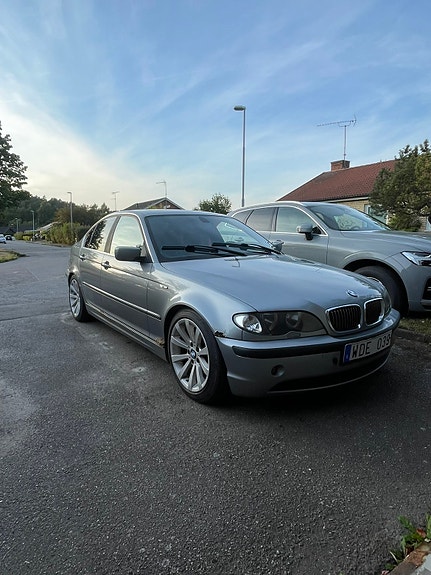 BMW 320i 5 of 11