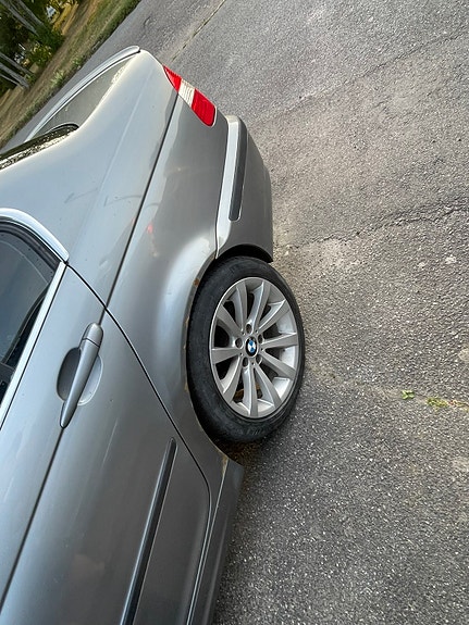 BMW 320i 9 of 11