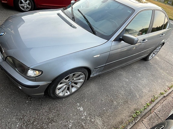 BMW 320i 7 of 11