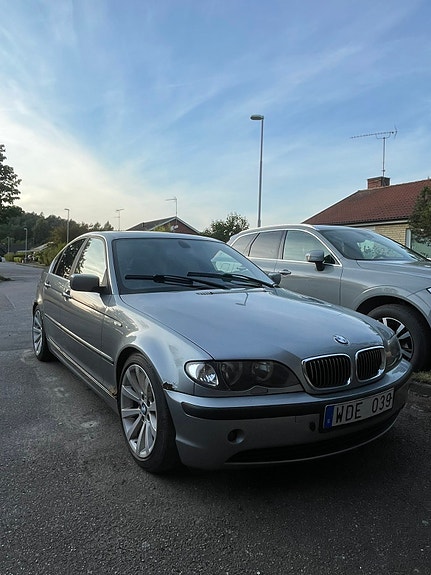 BMW 320i 4 of 11