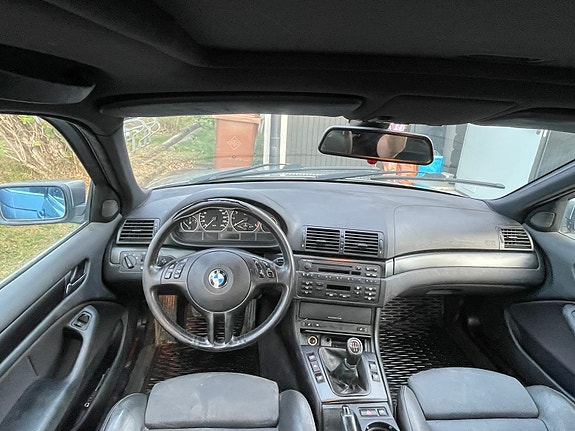 BMW 320i 10 of 11