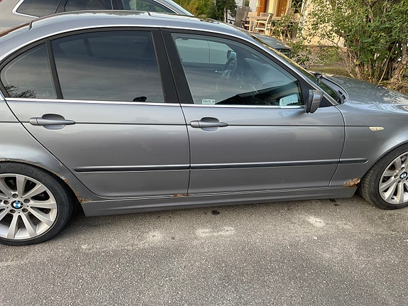 BMW 320i 3 of 11