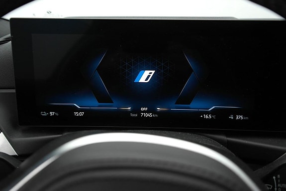 BMW i4 10 of 26