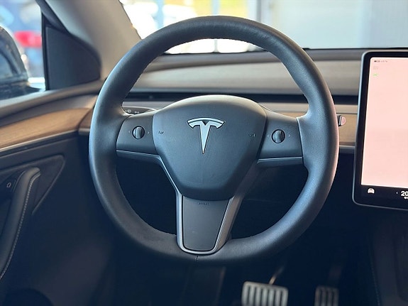 Tesla Model Y 8 of 23