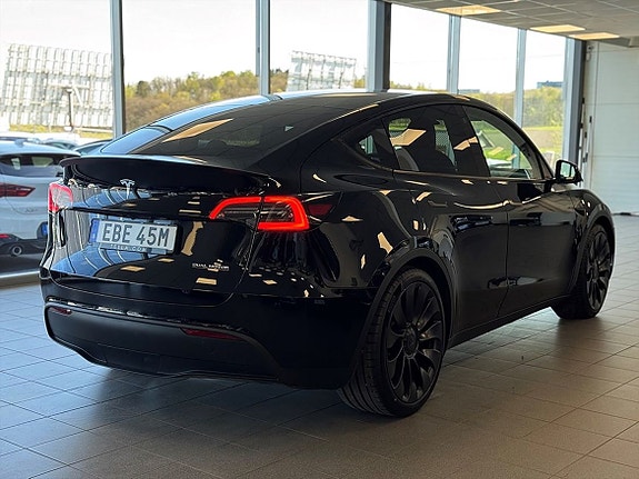 Tesla Model Y 2 of 23