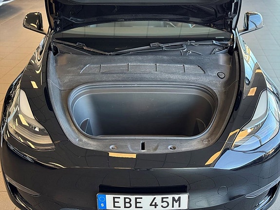 Tesla Model Y 19 of 23