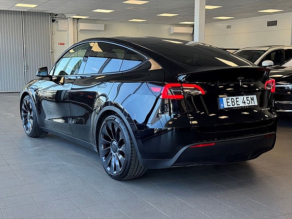 Tesla Model Y 3 of 23