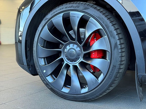 Tesla Model Y 23 of 23