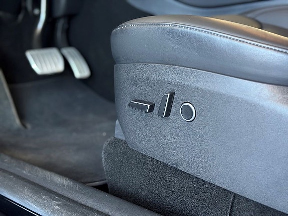 Tesla Model Y 12 of 23