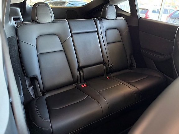 Tesla Model Y 10 of 23
