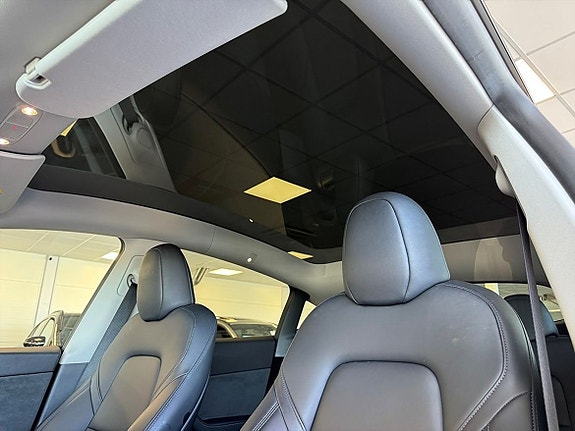 Tesla Model Y 13 of 23