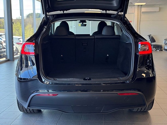 Tesla Model Y 20 of 23