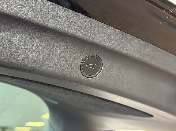 Tesla Model Y 18 of 23