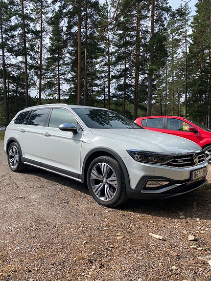 Volkswagen Passat Alltrack 3 of 6