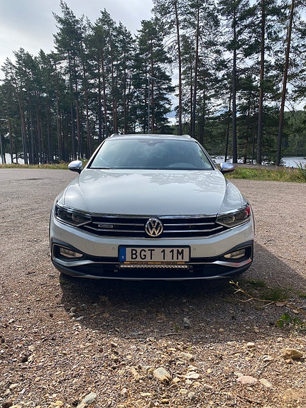 Volkswagen Passat Alltrack 2 of 6