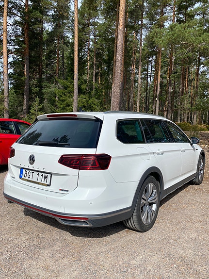 Volkswagen Passat Alltrack 4 of 6
