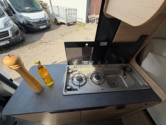 Pössl Roadcar*5.40m*Nya 140hk Euro 6*Solceller*Drag:2500kg*3.99% i rän 6 of 25