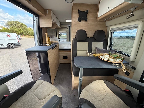 Pössl Roadcar*5.40m*Nya 140hk Euro 6*Solceller*Drag:2500kg*3.99% i rän 2 of 25