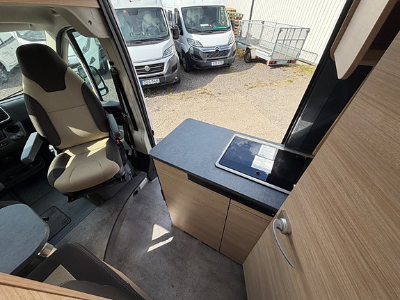 Pössl Roadcar*5.40m*Nya 140hk Euro 6*Solceller*Drag:2500kg*3.99% i rän 14 of 25