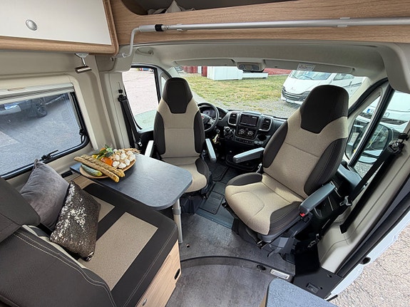 Pössl Roadcar*5.40m*Nya 140hk Euro 6*Solceller*Drag:2500kg*3.99% i rän 3 of 25
