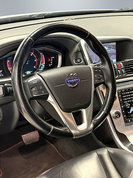 Volvo XC60 12 of 30
