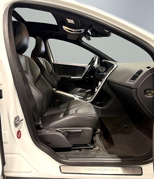 Volvo XC60 15 of 30