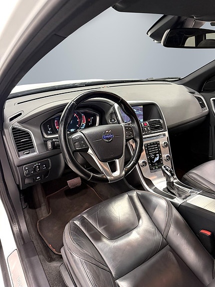 Volvo XC60 11 of 30
