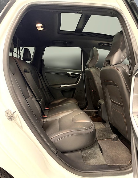Volvo XC60 17 of 30