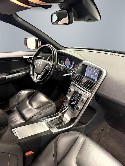 Volvo XC60 14 of 30