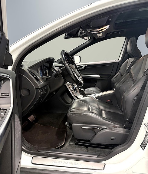 Volvo XC60 10 of 30