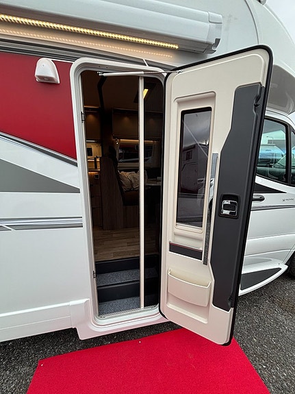 Kabe TM Royal X 810 LQB Långbäddar - Mercedes - Taksäng - Automat - Alde - Lyx! 7 of 25