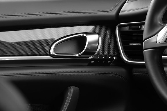 Porsche Panamera Turbo 18 of 30