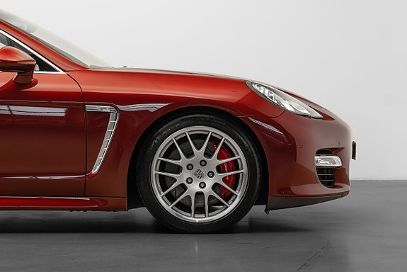 Porsche Panamera Turbo 7 of 30