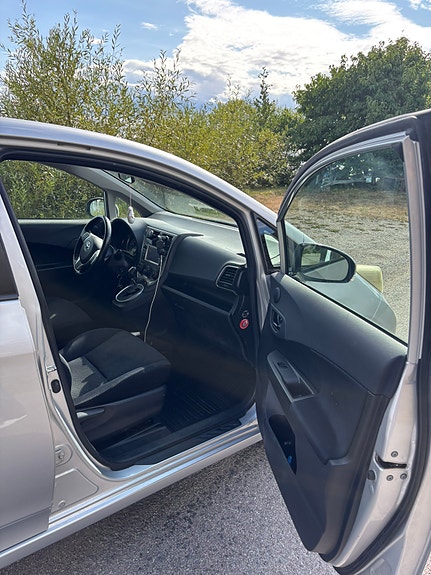 Toyota Verso-S 9 of 14