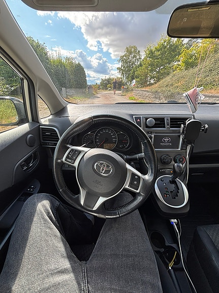 Toyota Verso-S 12 of 14