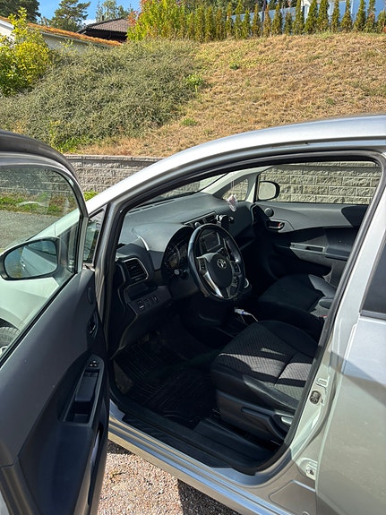 Toyota Verso-S 7 of 14