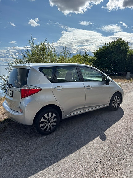 Toyota Verso-S 4 of 14
