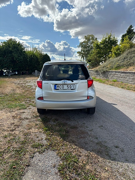 Toyota Verso-S 3 of 14