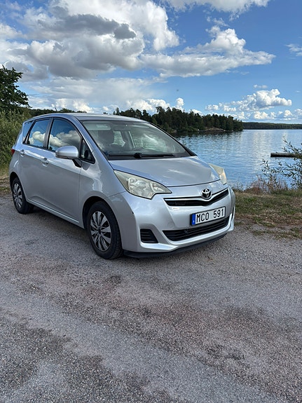 Toyota Verso-S 2 of 14