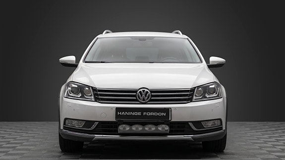 Volkswagen Passat 2 of 21