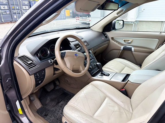 Volvo XC90 9 of 17