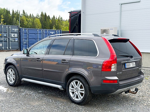 Volvo XC90 3 of 17