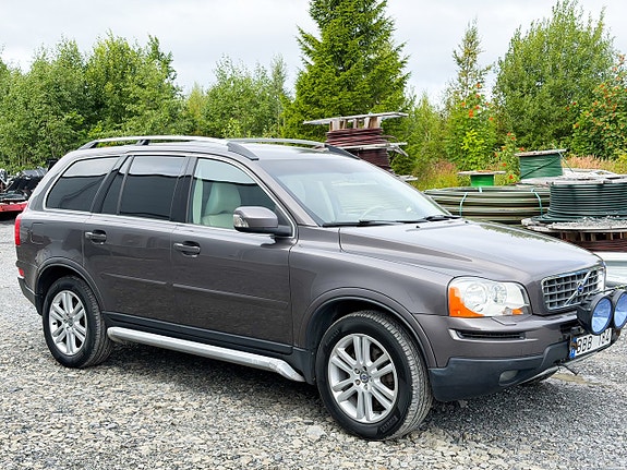 Volvo XC90 5 of 17