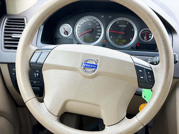 Volvo XC90 17 of 17
