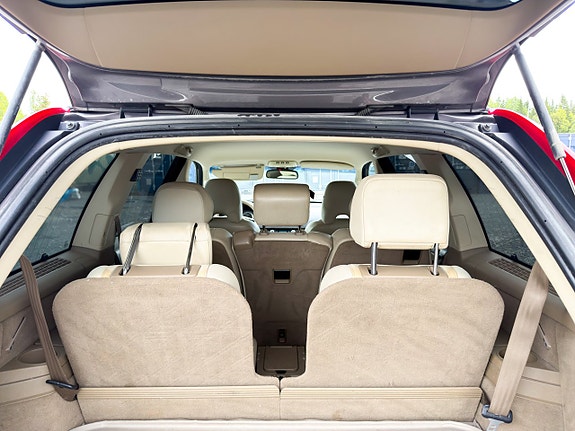 Volvo XC90 11 of 17