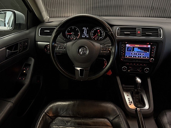 Volkswagen Jetta 16 of 27
