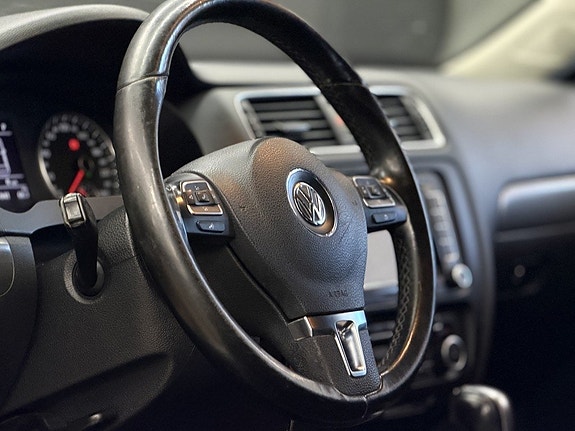 Volkswagen Jetta 14 of 27