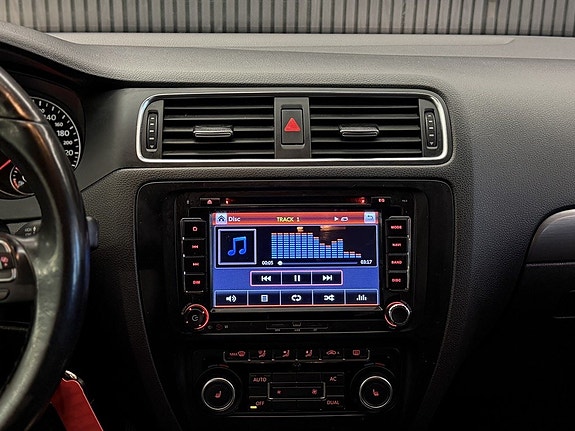 Volkswagen Jetta 19 of 27
