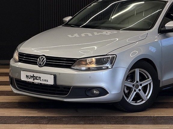 Volkswagen Jetta 2 of 27